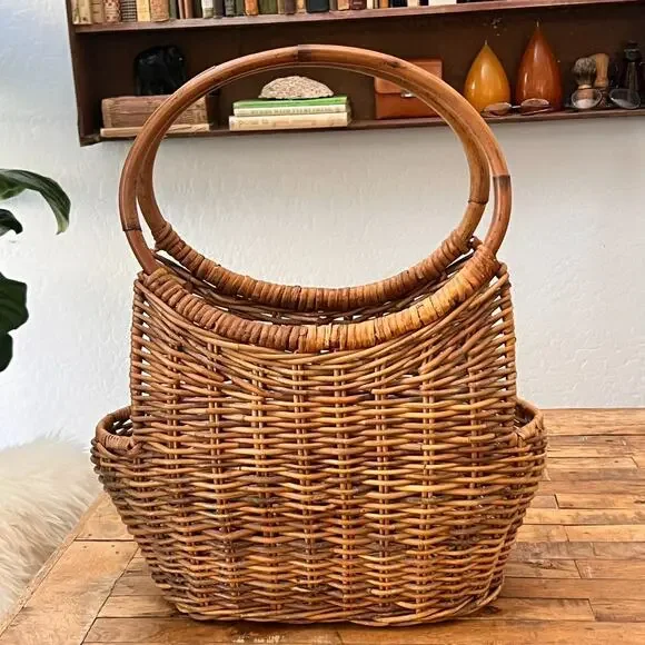 Large Vintage Wicker Basket with Wooden Handles Home Decor - Picture 4 of 12